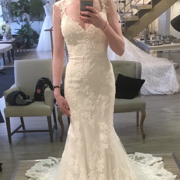 Kenneth Winston wedding dress - Picture 2 of 11